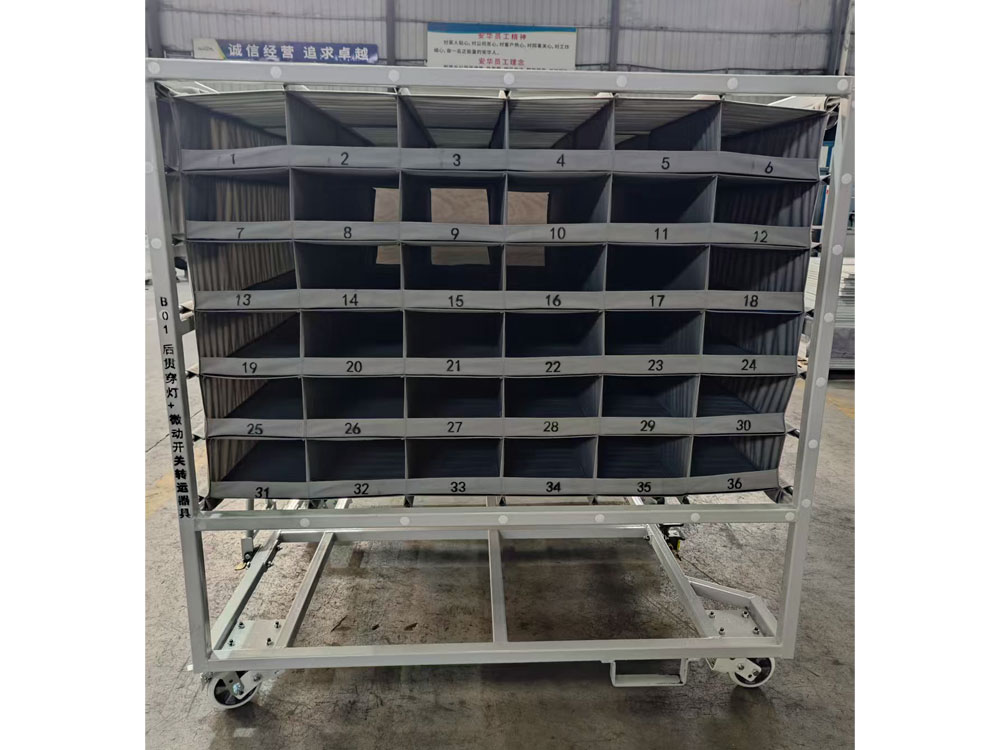 零跑B01后贯穿灯转运器具